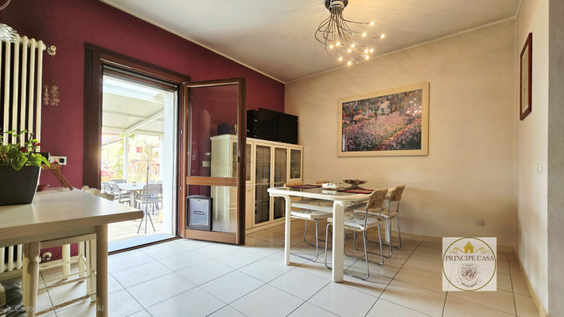 Rif. APE393 - Situato a pochi passi dal rinomato castello di Este, con vista sulla pineta e sul p...