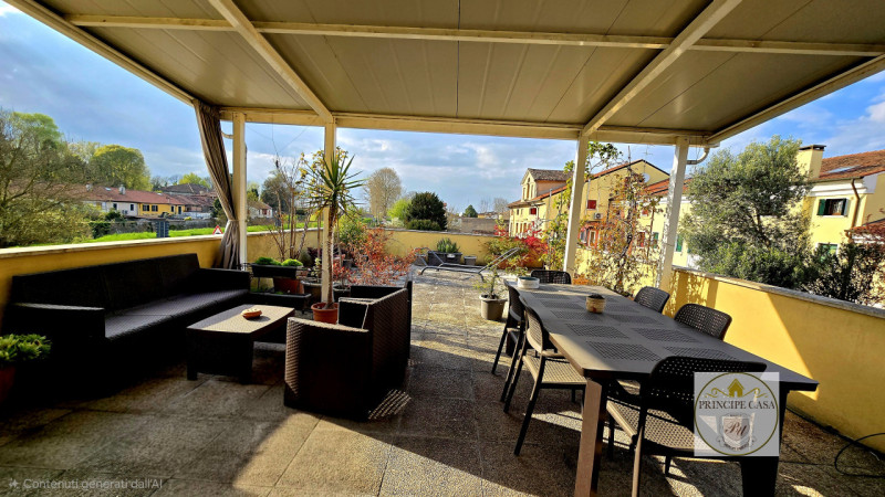 Rif. APE393 - Situato a pochi passi dal rinomato castello di Este, con vista sulla pineta e sul p...