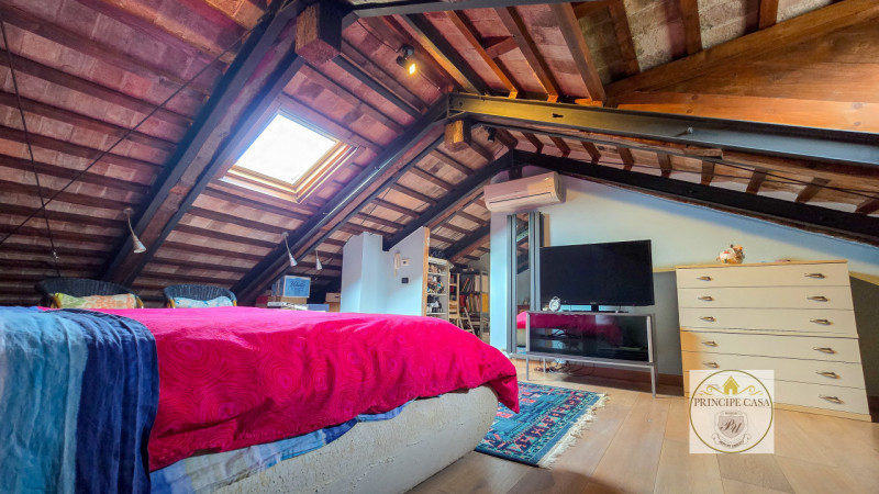 Rif. APE393 - Situato a pochi passi dal rinomato castello di Este, con vista sulla pineta e sul p...