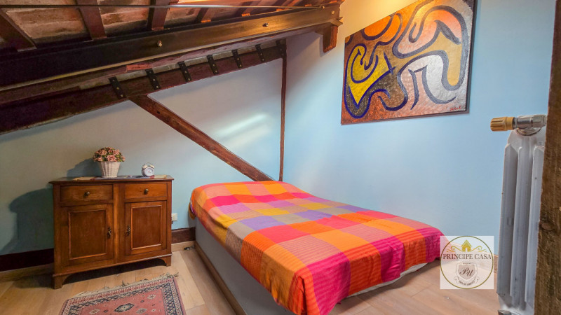 Rif. APE393 - Situato a pochi passi dal rinomato castello di Este, con vista sulla pineta e sul p...