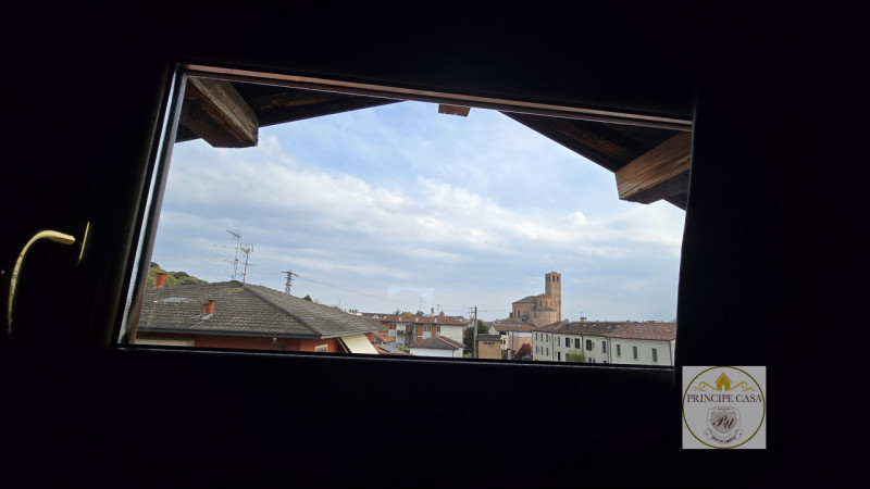 Rif. APE393 - Situato a pochi passi dal rinomato castello di Este, con vista sulla pineta e sul p...