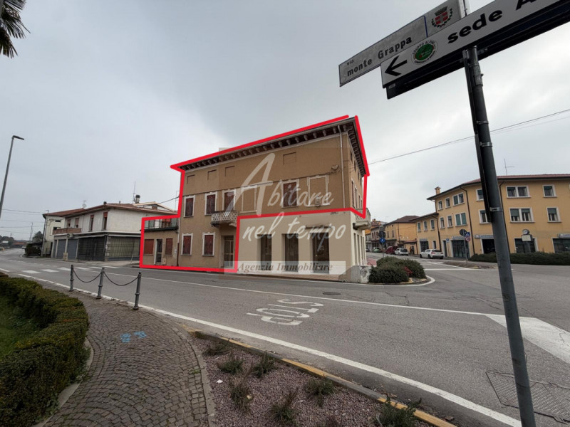 Carmignano di Brenta (PD) - Centro

Situato nel cuore pulsante di Carmignano di Brenta, posiziona...