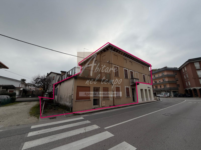 Carmignano di Brenta (PD) - Centro

Situato nel cuore pulsante di Carmignano di Brenta, posiziona...