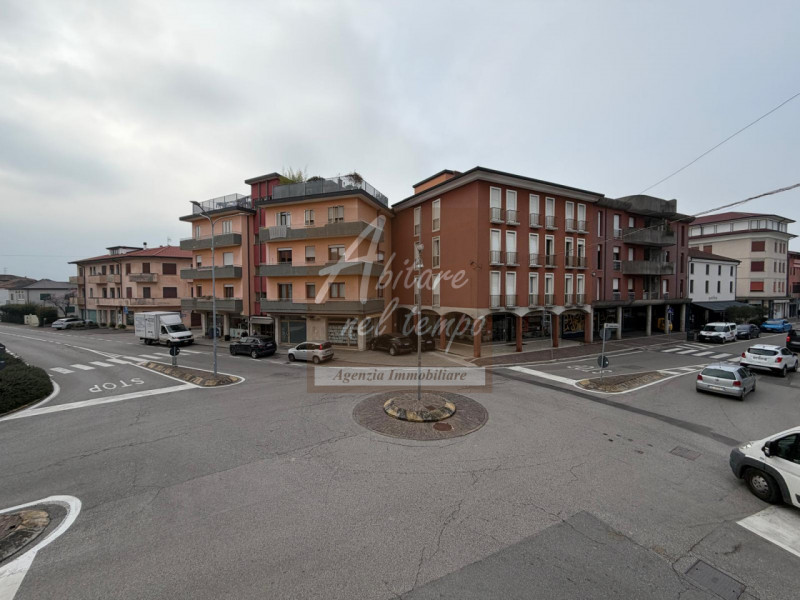 Carmignano di Brenta (PD) - Centro

Situato nel cuore pulsante di Carmignano di Brenta, posiziona...