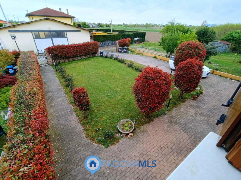 Immobile in esclusiva al Gruppo Padova MLS

Casalserugo splendida porzione di rustico con spazi i...