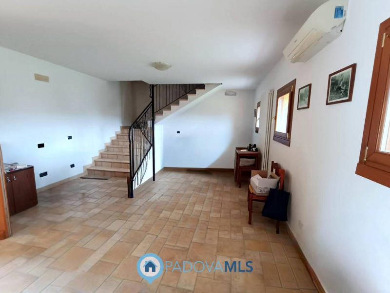 Immobile in esclusiva al Gruppo Padova MLS

Casalserugo splendida porzione di rustico con spazi i...