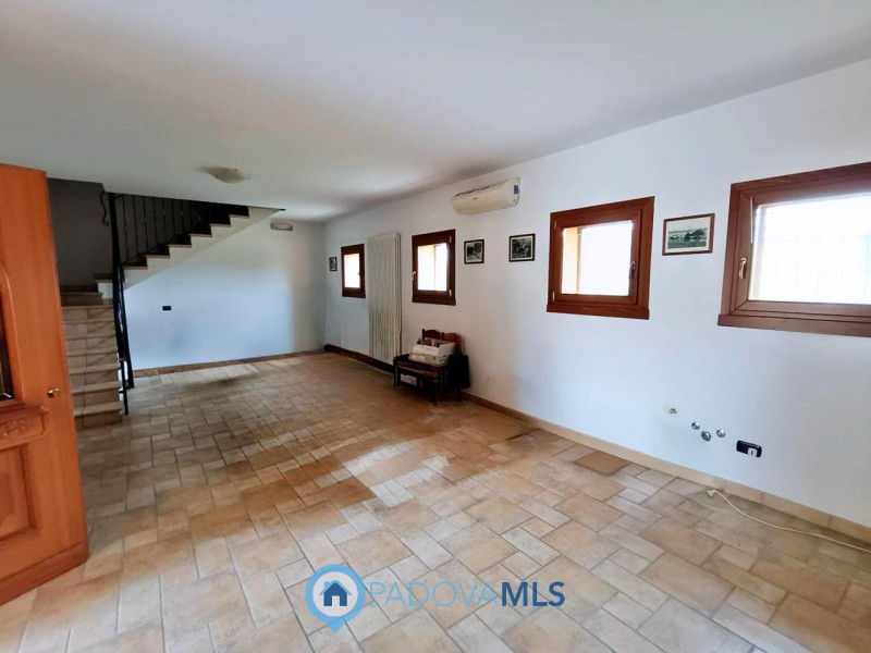 Immobile in esclusiva al Gruppo Padova MLS

Casalserugo splendida porzione di rustico con spazi i...