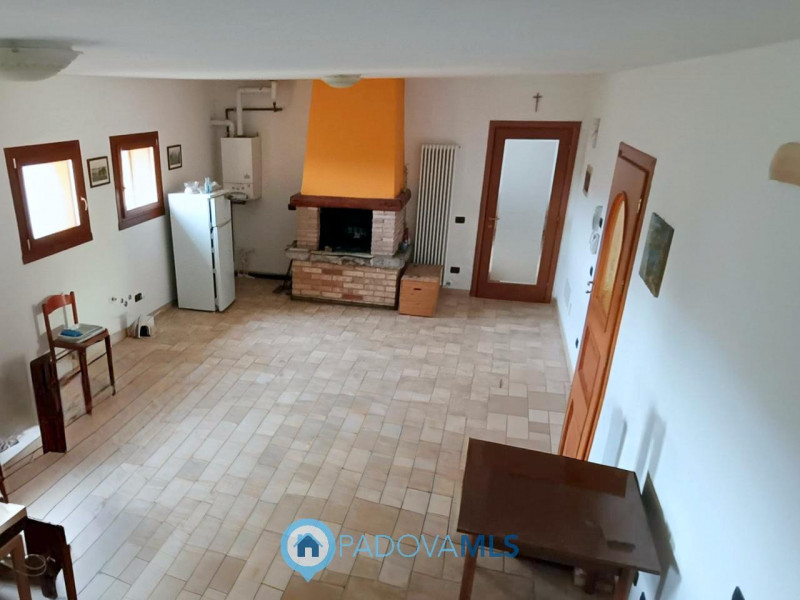 Immobile in esclusiva al Gruppo Padova MLS

Casalserugo splendida porzione di rustico con spazi i...