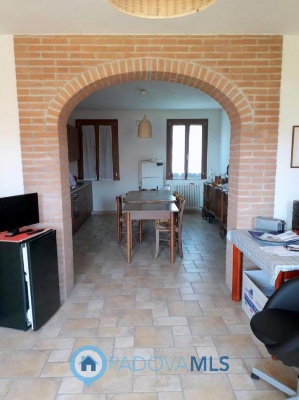 Immobile in esclusiva al Gruppo Padova MLS

Casalserugo splendida porzione di rustico con spazi i...