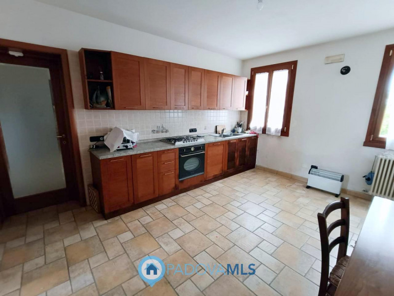 Immobile in esclusiva al Gruppo Padova MLS

Casalserugo splendida porzione di rustico con spazi i...