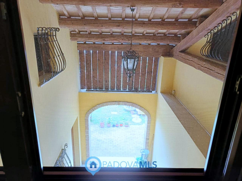 Immobile in esclusiva al Gruppo Padova MLS

Casalserugo splendida porzione di rustico con spazi i...