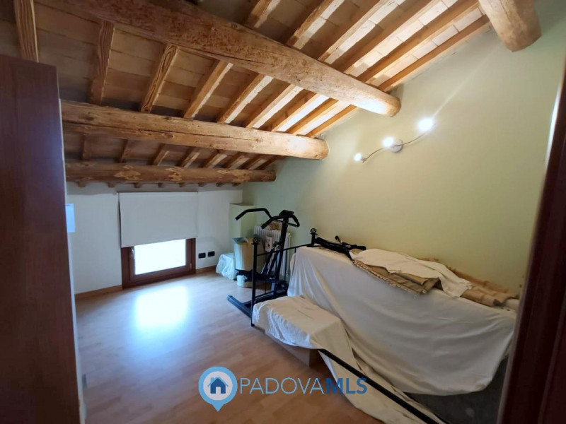 Immobile in esclusiva al Gruppo Padova MLS

Casalserugo splendida porzione di rustico con spazi i...