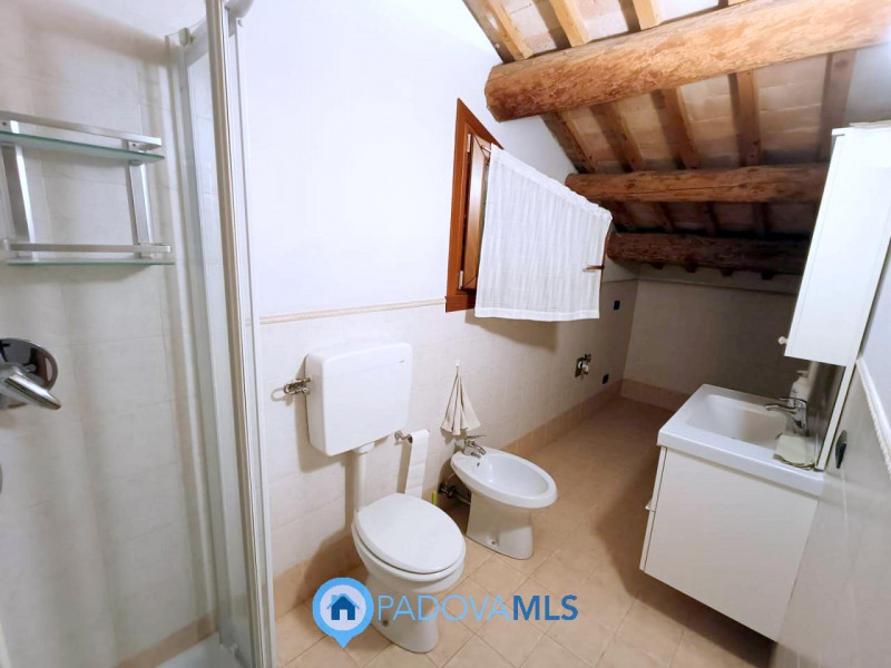 Immobile in esclusiva al Gruppo Padova MLS

Casalserugo splendida porzione di rustico con spazi i...