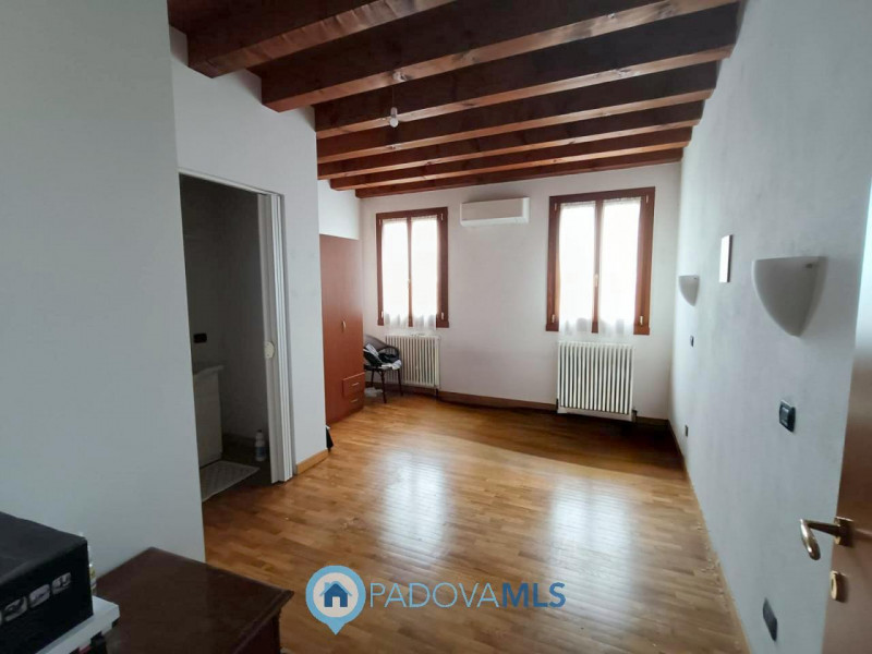 Immobile in esclusiva al Gruppo Padova MLS

Casalserugo splendida porzione di rustico con spazi i...