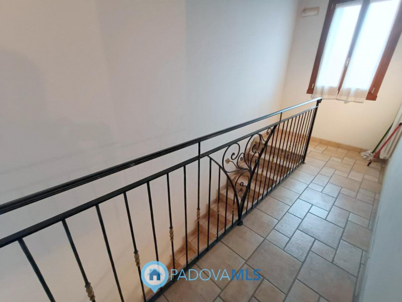 Immobile in esclusiva al Gruppo Padova MLS

Casalserugo splendida porzione di rustico con spazi i...