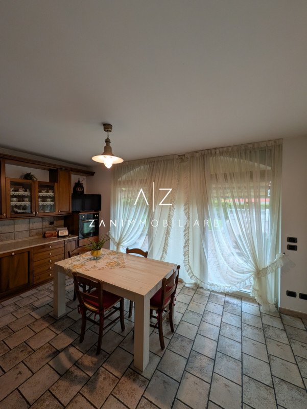 Nel cuore del comune di Dolo, proponiamo in vendita una splendida casa singola terratetto dalle g...