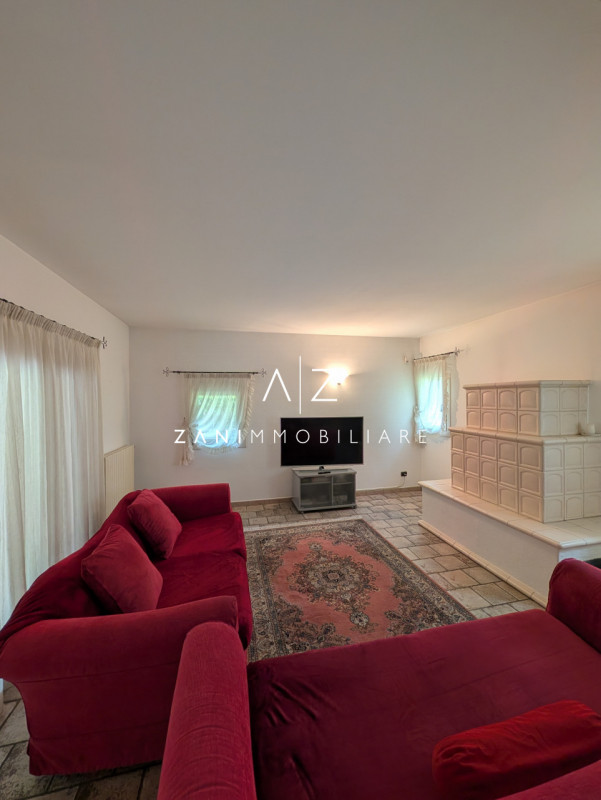 Nel cuore del comune di Dolo, proponiamo in vendita una splendida casa singola terratetto dalle g...