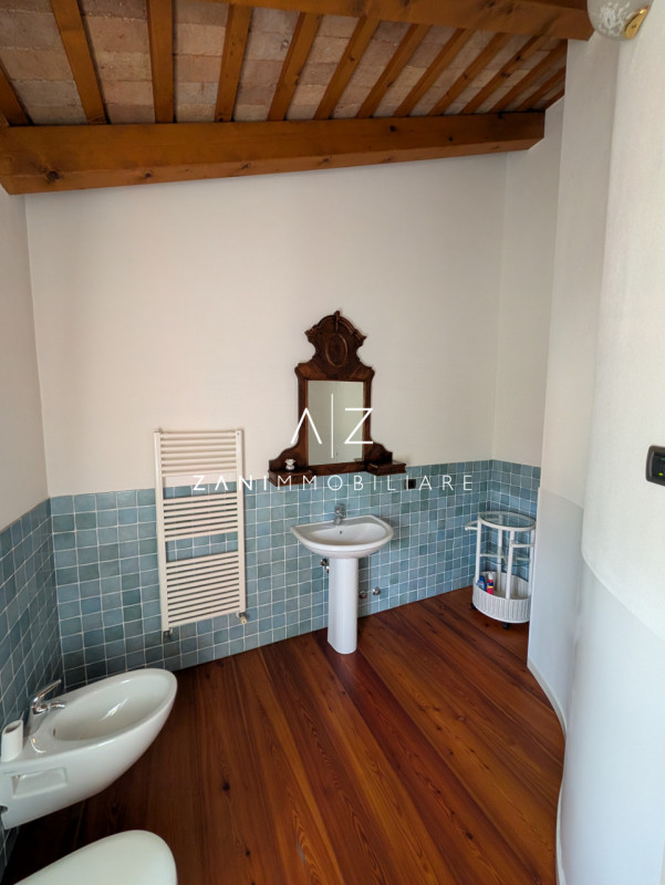 Nel cuore del comune di Dolo, proponiamo in vendita una splendida casa singola terratetto dalle g...