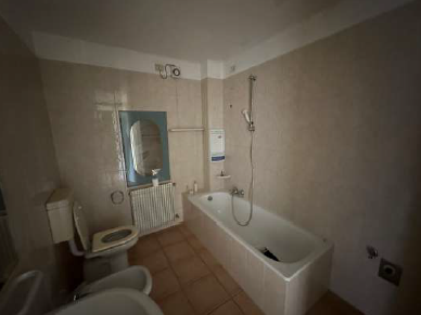 Rif. A.A.34-25

Vendita all'asta - appartamento al 1° piano con posto auto in data 27 maggio 2026...