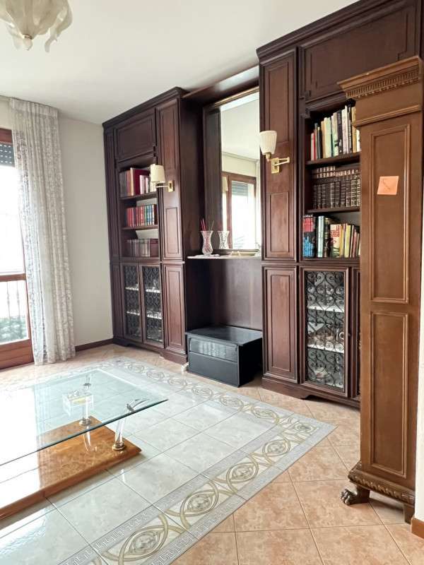 Abano Terme (PD):

Nel cuore di Abano Terme, proponiamo un affascinante appartamento trilocale si...