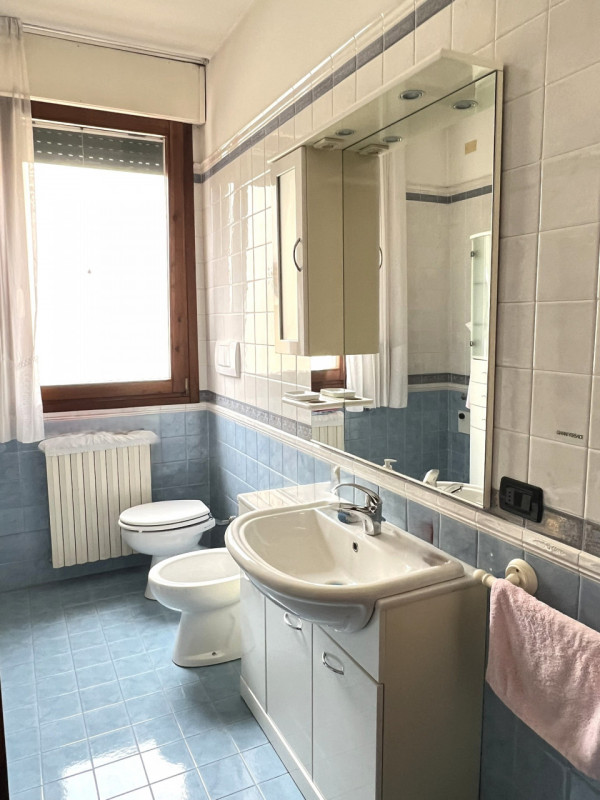 Abano Terme (PD):

Nel cuore di Abano Terme, proponiamo un affascinante appartamento trilocale si...