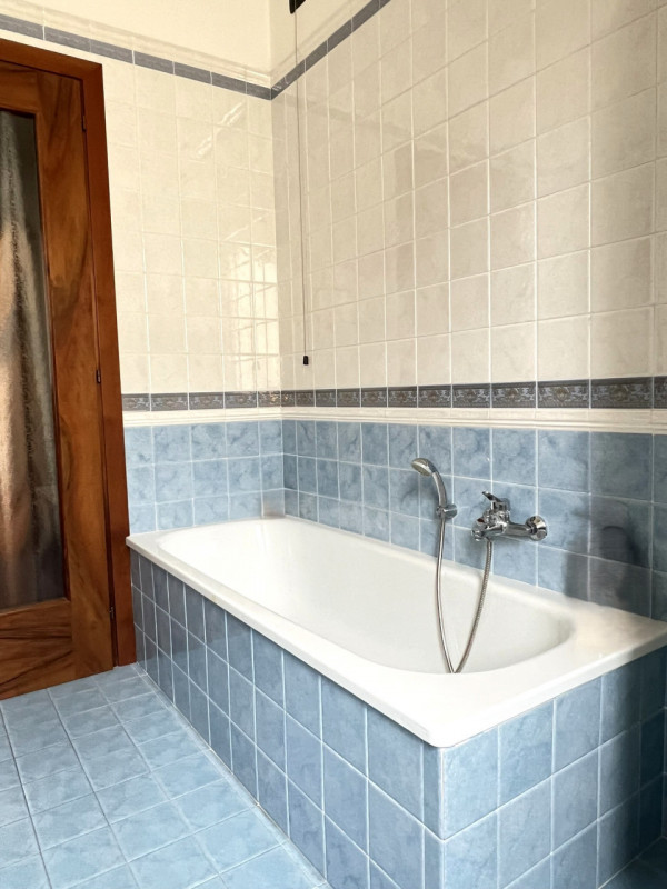 Abano Terme (PD):

Nel cuore di Abano Terme, proponiamo un affascinante appartamento trilocale si...