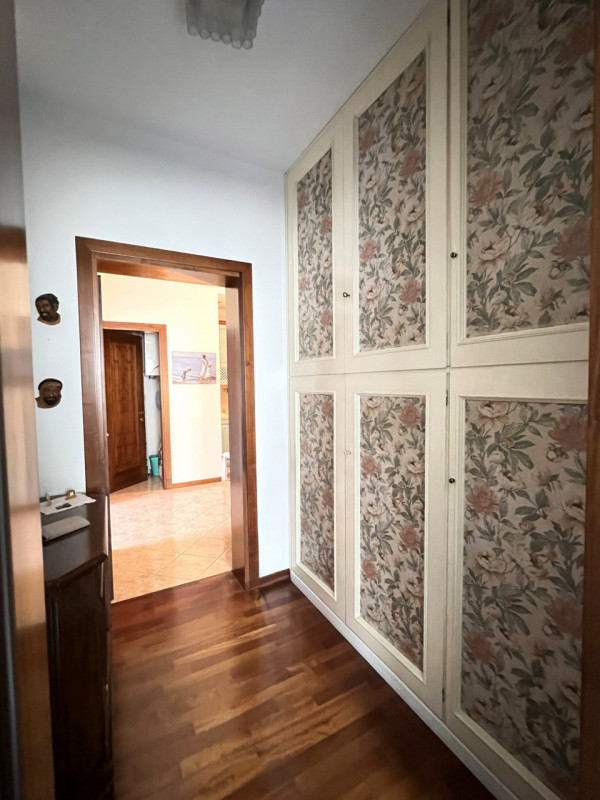 Abano Terme (PD):

Nel cuore di Abano Terme, proponiamo un affascinante appartamento trilocale si...