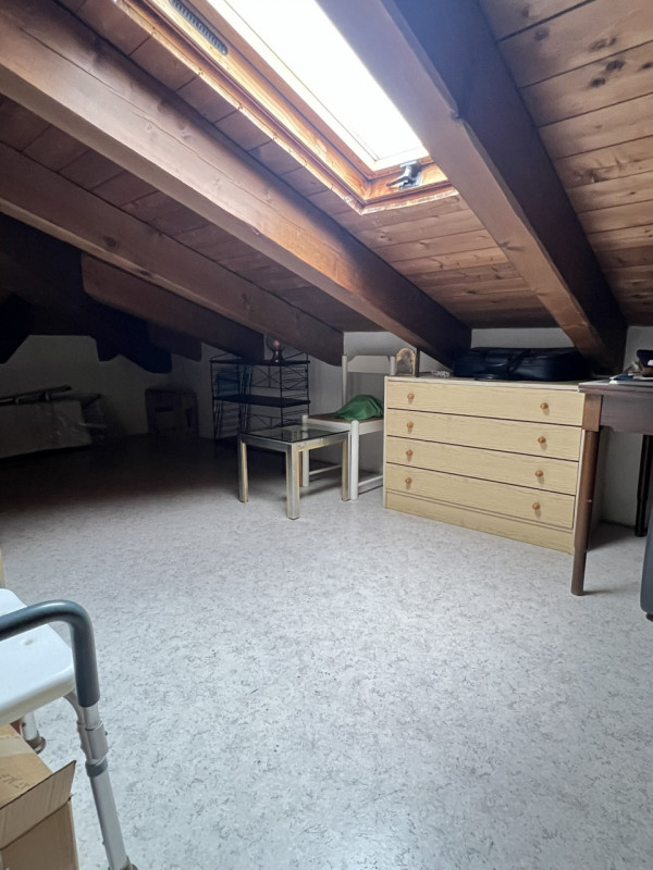 Abano Terme (PD):

Nel cuore di Abano Terme, proponiamo un affascinante appartamento trilocale si...