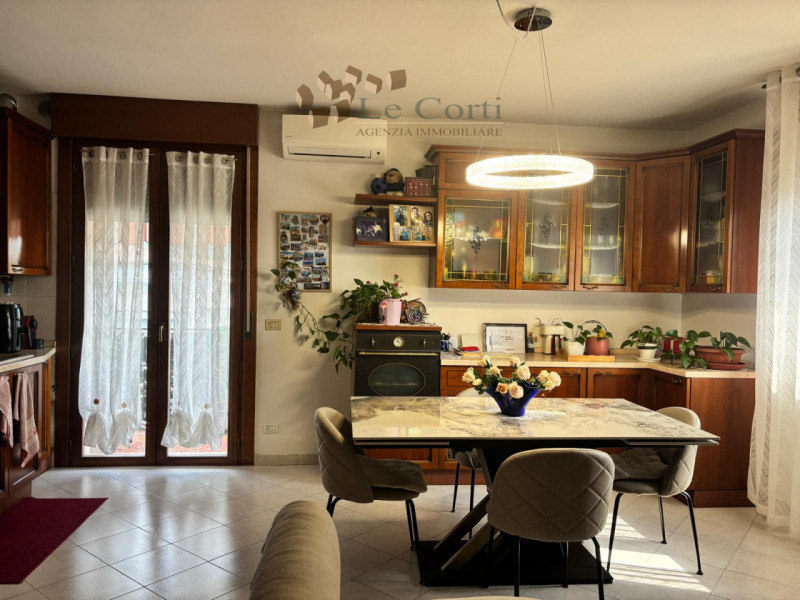 Appartamento Bicamere al 2° ed ultimo Piano di una palazzina di 5 unità totali, con garage doppio...