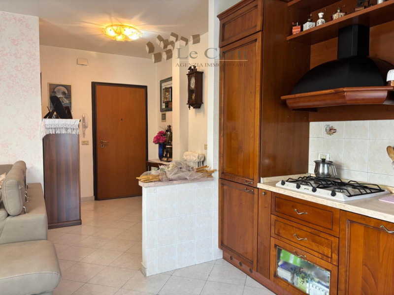 Appartamento Bicamere al 2° ed ultimo Piano di una palazzina di 5 unità totali, con garage doppio...