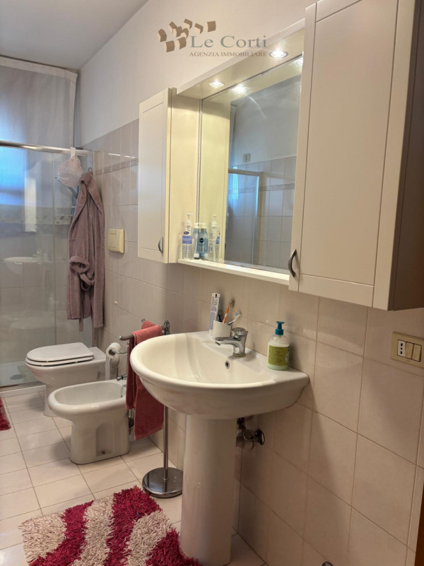 Appartamento Bicamere al 2° ed ultimo Piano di una palazzina di 5 unità totali, con garage doppio...