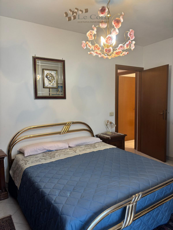 Appartamento Bicamere al 2° ed ultimo Piano di una palazzina di 5 unità totali, con garage doppio...