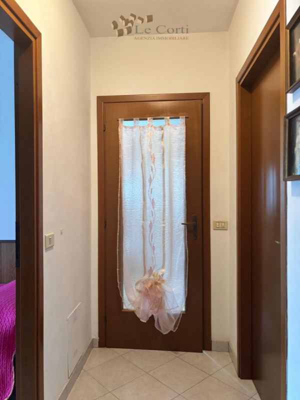 Appartamento Bicamere al 2° ed ultimo Piano di una palazzina di 5 unità totali, con garage doppio...