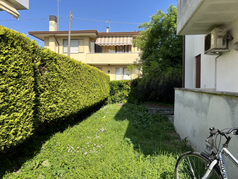 In posizione centralissima nel cuore di Conselve, proponiamo in vendita un luminoso appartamento ...
