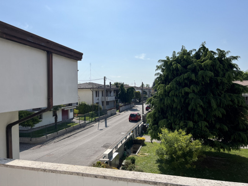 In posizione centralissima nel cuore di Conselve, proponiamo in vendita un luminoso appartamento ...