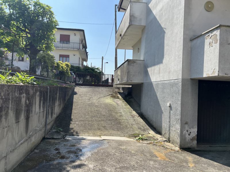 In posizione centralissima nel cuore di Conselve, proponiamo in vendita un luminoso appartamento ...