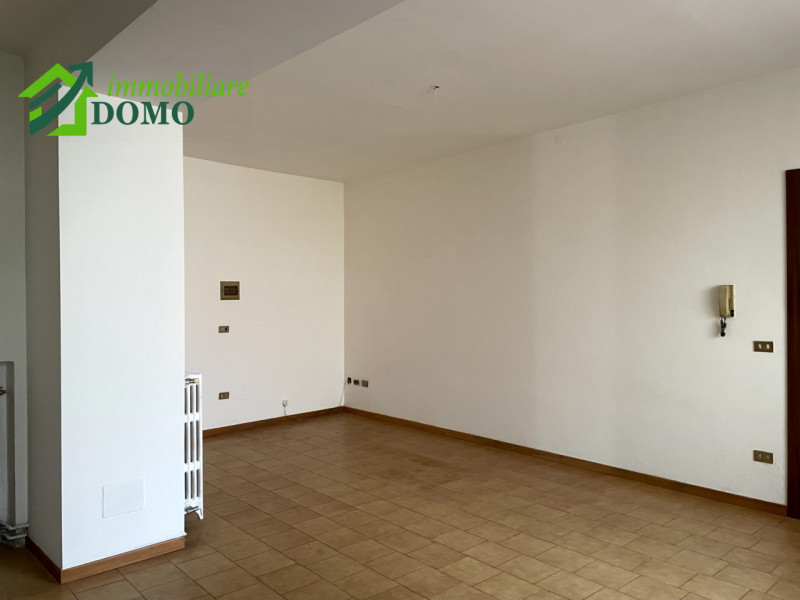 In una tranquilla zona residenziale di Schio, comoda a tutti i principali servizi, proponiamo in ...