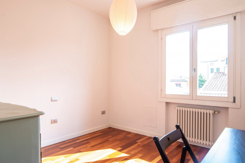 Nel cuore storico di Abano Terme, proponiamo in vendita un elegante appartamento, situato al seco...