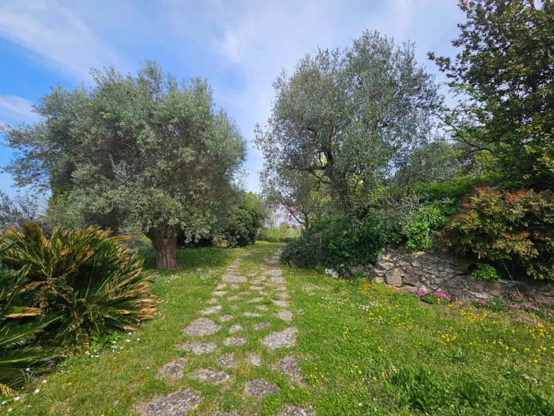 Proponiamo in vendita un meraviglioso rustico, situato nella suggestiva zona di Valnogaredo (Cint...