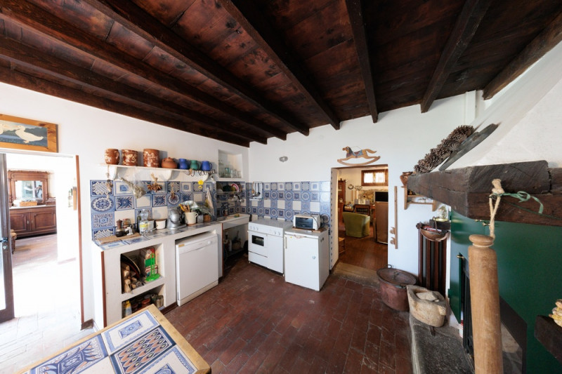 Proponiamo in vendita un meraviglioso rustico, situato nella suggestiva zona di Valnogaredo (Cint...