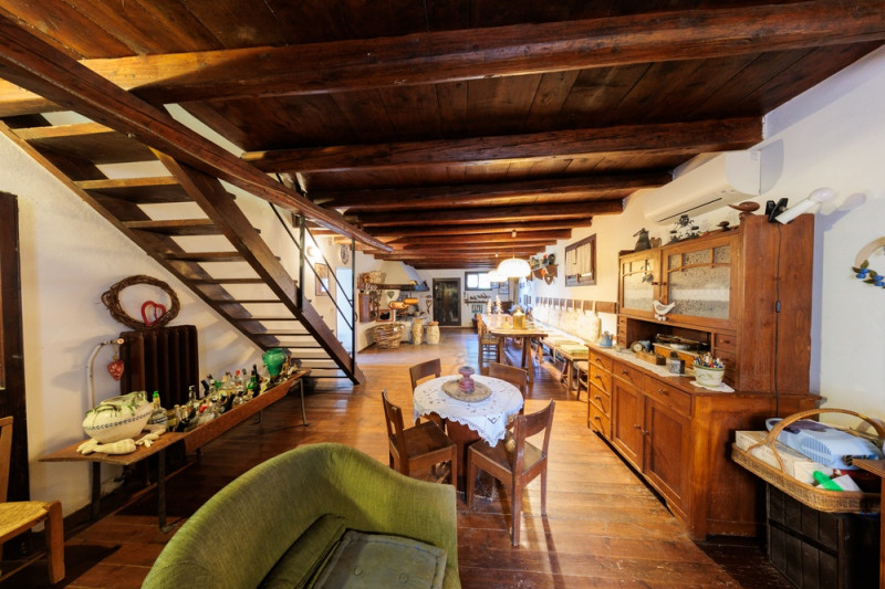 Proponiamo in vendita un meraviglioso rustico, situato nella suggestiva zona di Valnogaredo (Cint...