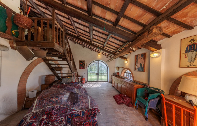 Proponiamo in vendita un meraviglioso rustico, situato nella suggestiva zona di Valnogaredo (Cint...