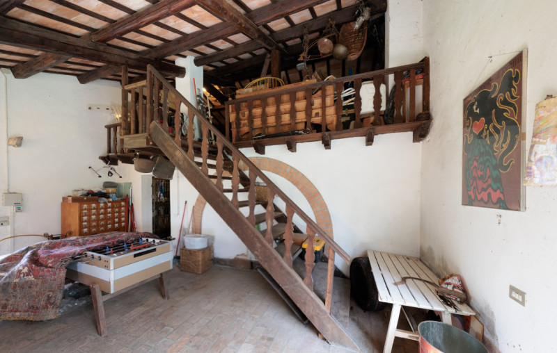 Proponiamo in vendita un meraviglioso rustico, situato nella suggestiva zona di Valnogaredo (Cint...