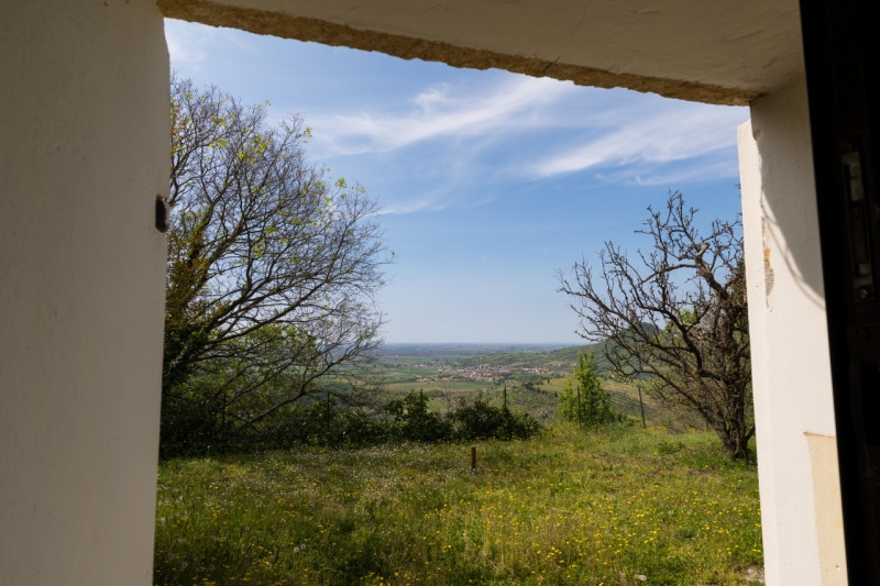 Proponiamo in vendita un meraviglioso rustico, situato nella suggestiva zona di Valnogaredo (Cint...