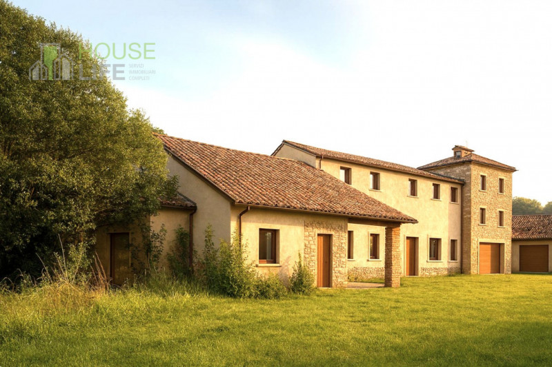 BREGANZE: SPLENDIDO CASALE di campagna circondato da vigneti da ristrutturare di c.a. 300 mq. Ott...