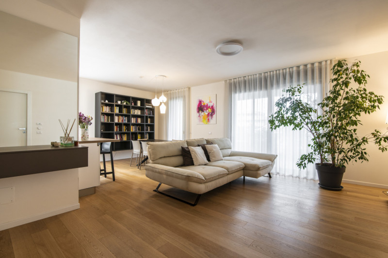 Ponte San Nicolò - Voltabarozzo: Appartamento al secondo piano con ascensore così composto:
Ingre...