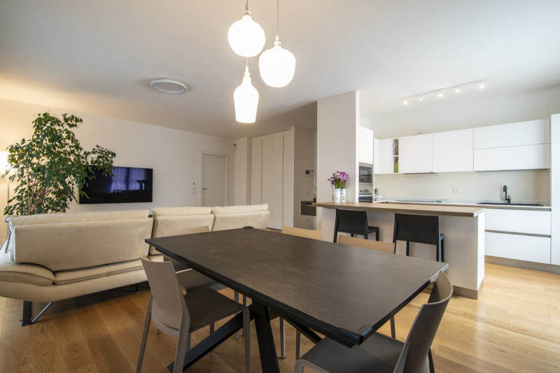 Ponte San Nicolò - Voltabarozzo: Appartamento al secondo piano con ascensore così composto:
Ingre...