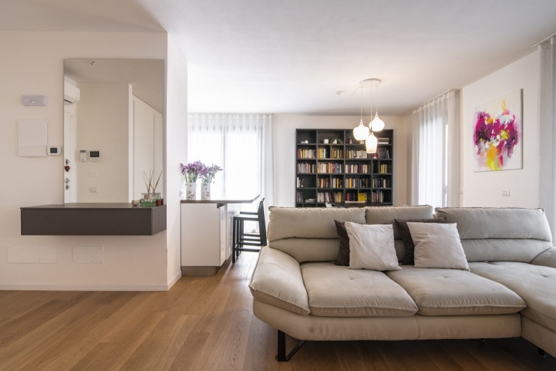 Ponte San Nicolò - Voltabarozzo: Appartamento al secondo piano con ascensore così composto:
Ingre...