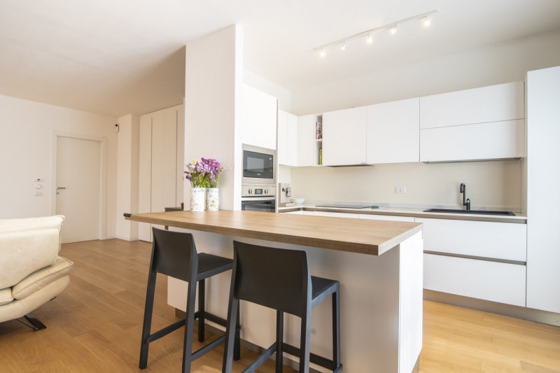 Ponte San Nicolò - Voltabarozzo: Appartamento al secondo piano con ascensore così composto:
Ingre...