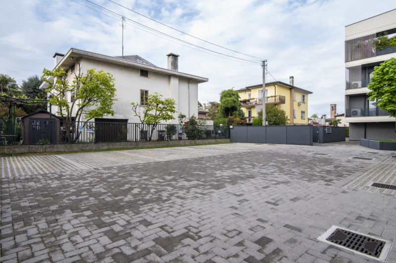Ponte San Nicolò - Voltabarozzo: Appartamento al secondo piano con ascensore così composto:
Ingre...